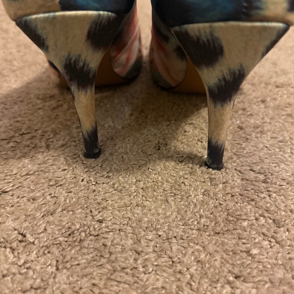 NINE WEST colorful cream base multicolor pump. - Picture 4 of 6